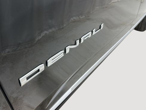 Used 2024 GMC Yukon XL Denali w/ Denali Reserve Package image 33