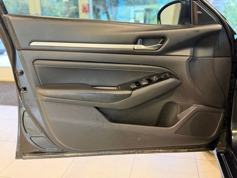 Used 2022 Nissan Altima 2.5 SV w/ SV Premium Package FWD image 18