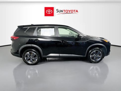 Used 2025 Nissan Rogue SV FWD image 2