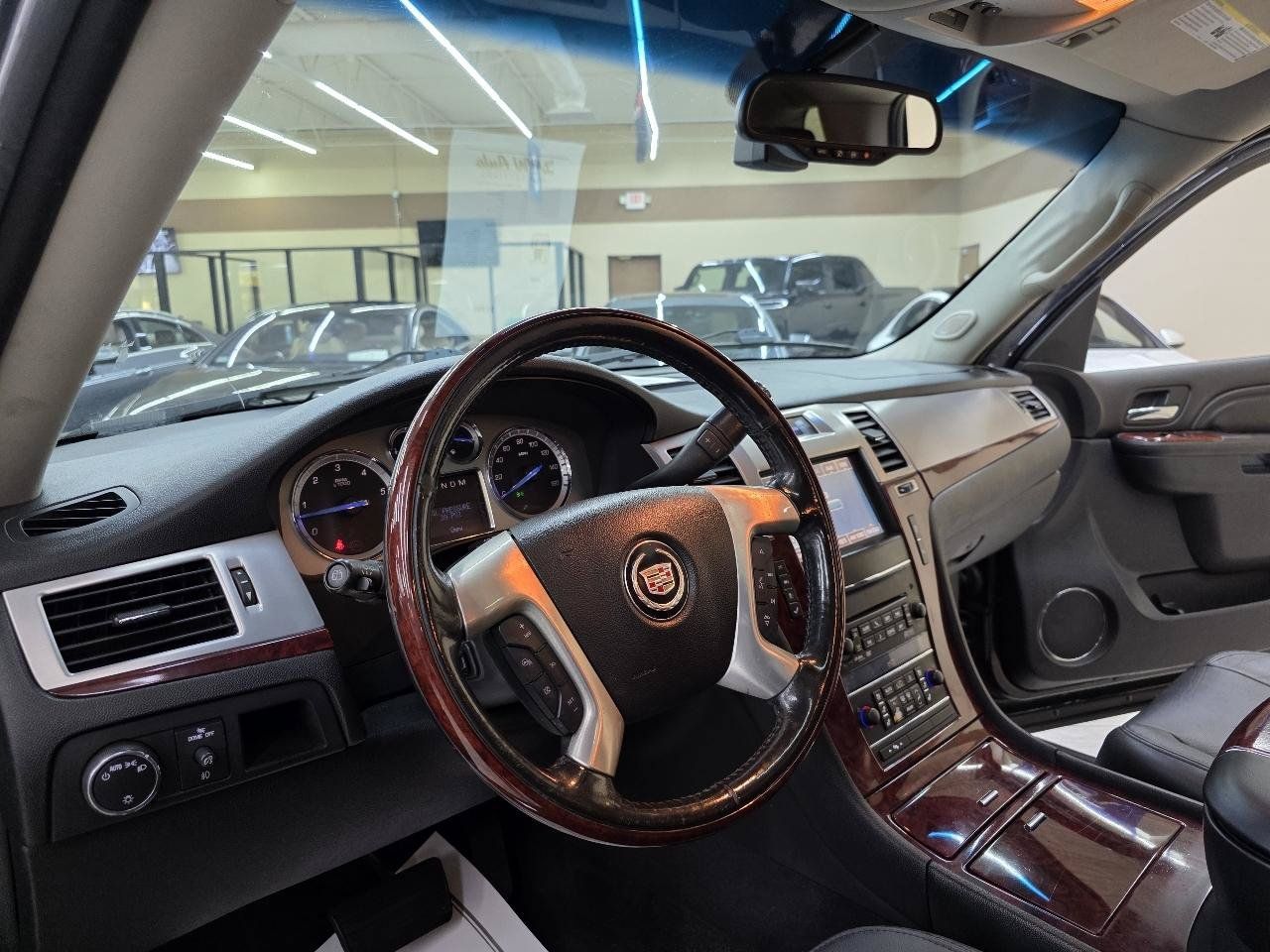 Used 2012 Cadillac Escalade Luxury RWD image 19