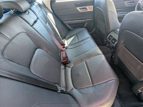 Used 2018 Jaguar XF Prestige image 21