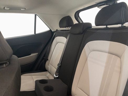 Used 2024 Hyundai Venue SEL image 11