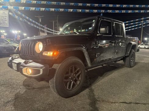 Used 2024 Jeep Gladiator Sport image 1