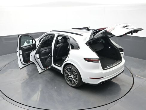 Certified 2021 Porsche Cayenne Turbo AWD/4WD image 29