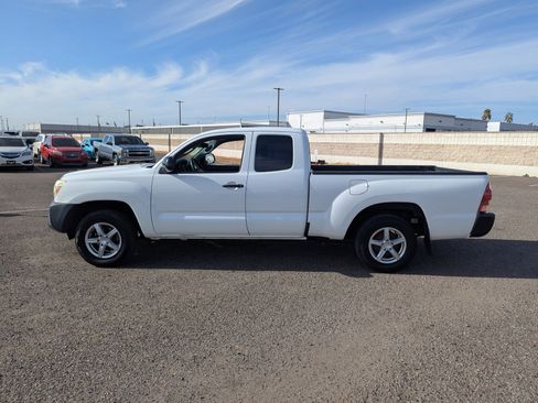 Used 2015 Toyota Tacoma 2WD Access Cab image 2