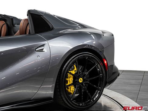 Used 2022 Ferrari 812 GTS image 17