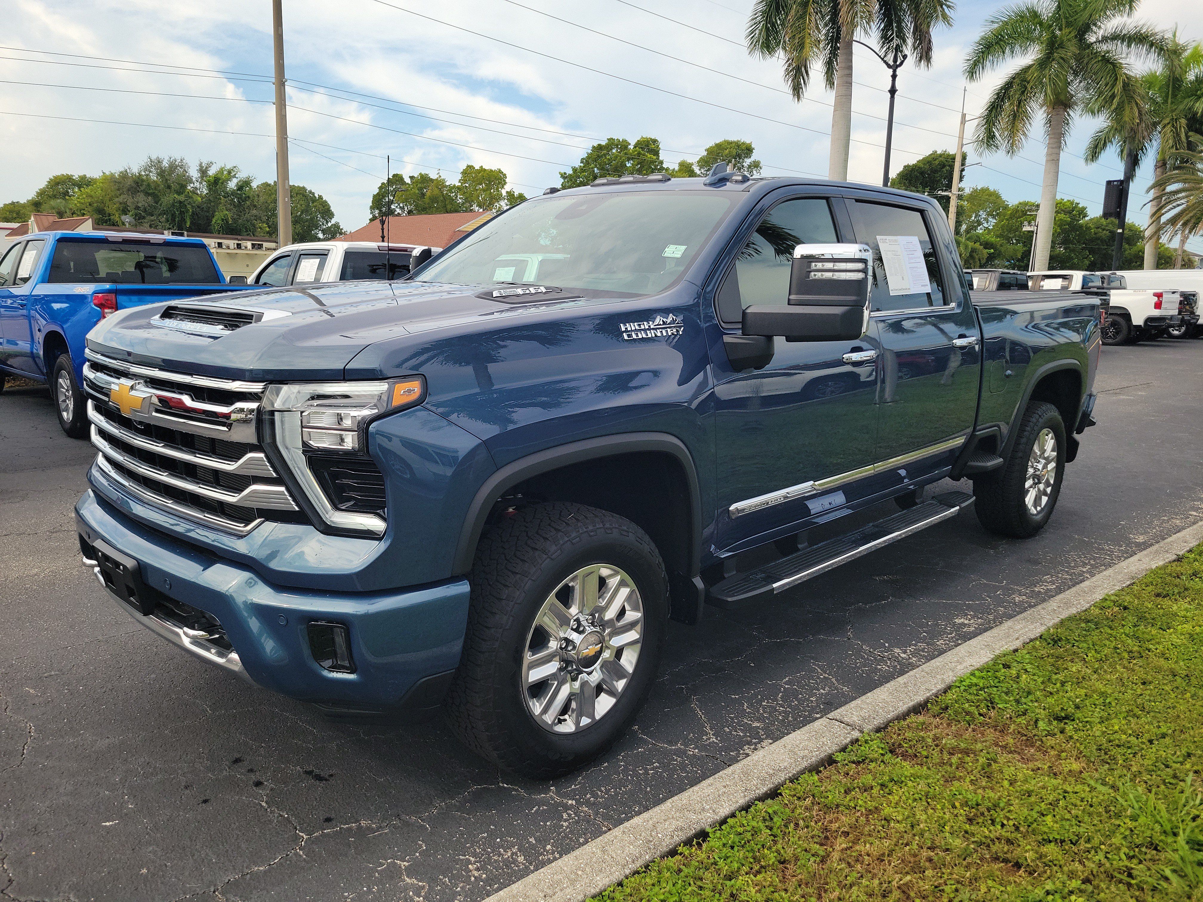 Used 2025 Chevrolet Silverado 2500 High Country w/ High Country Premium Package AWD/4WD image 2
