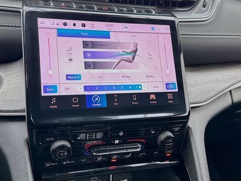 Used 2023 Jeep Grand Cherokee L Limited w/ Black Appearance Package image 12