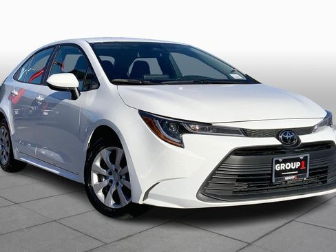 Used 2024 Toyota Corolla LE image 3