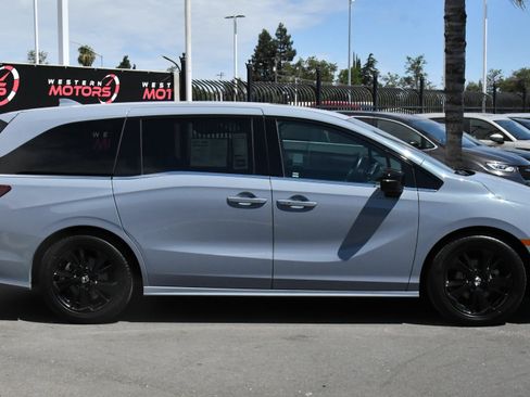 Used 2023 Honda Odyssey Sport image 9