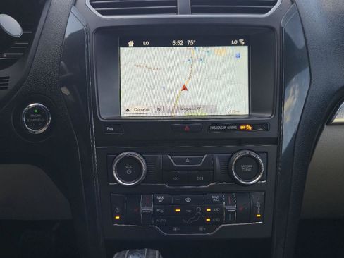 Used 2018 Ford Explorer XLT w/ Equipment Group 202A FWD image 18