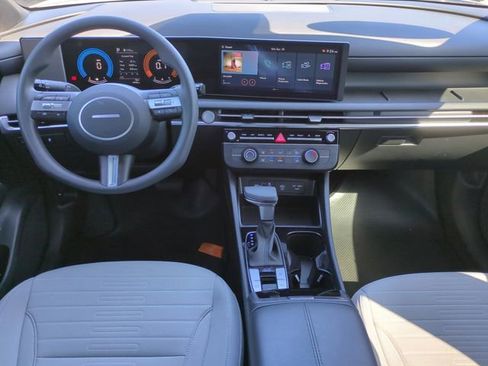 Certified 2025 Hyundai Santa Cruz SE FWD image 13