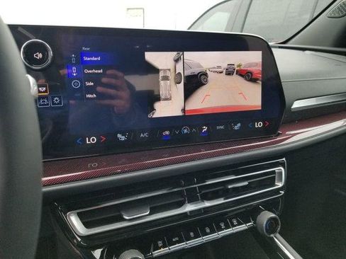 New 2026 Chevrolet Traverse Z71 w/ Enhanced Driving Package AWD/4WD image 19