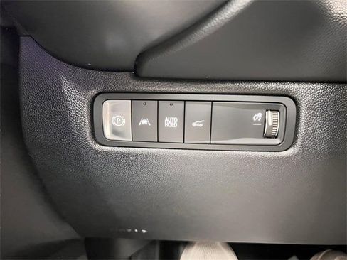 Certified 2024 Chevrolet Equinox EV RS image 17