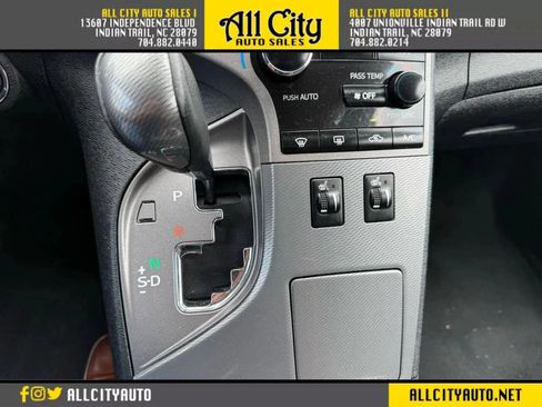 Used 2013 Toyota Venza XLE image 29