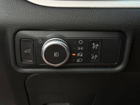 Used 2020 Ford Explorer XLT w/ Equipment Group 202A AWD/4WD image 22