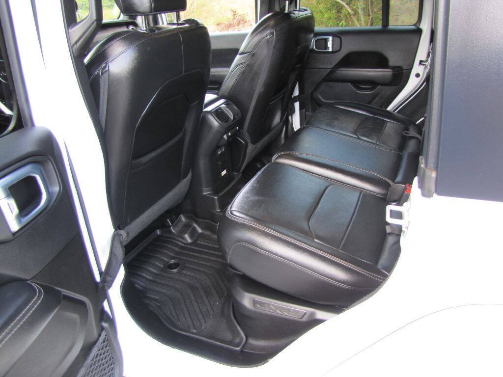 Used 2022 Jeep Wrangler Unlimited Sahara AWD/4WD image 18