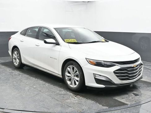 Used 2025 Chevrolet Malibu LT image 2