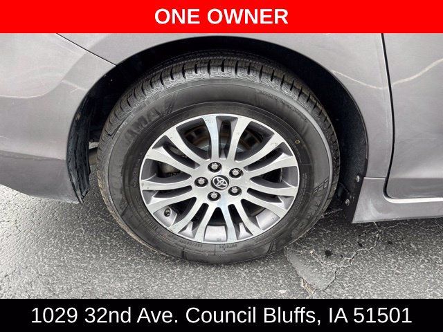Used 2019 Toyota Sienna XLE Premium FWD image 9