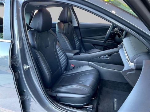 Used 2025 Hyundai Elantra Limited FWD image 28
