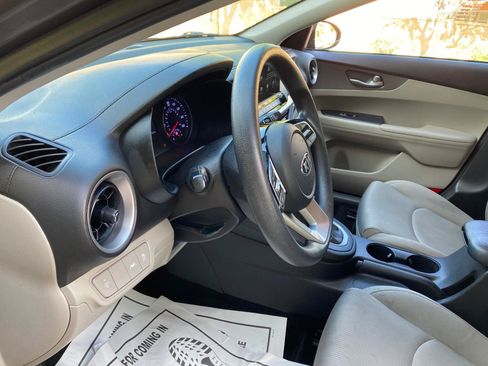 Used 2020 Kia Forte LXS FWD image 30