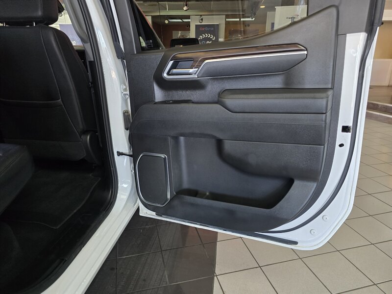 Used 2025 GMC Sierra 1500 SLT AWD/4WD image 17