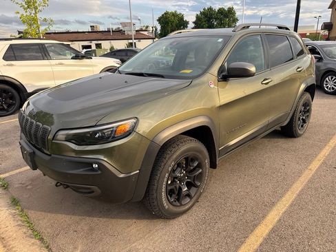 Used 2021 Jeep Cherokee Trailhawk w/ Sun, Sound & Nav Group AWD/4WD image 8
