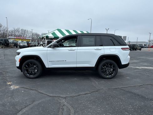 New 2025 Jeep Grand Cherokee Limited image 3