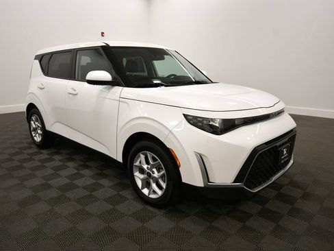 Certified 2025 Kia Soul LX w/ LX Technology Package FWD image 10