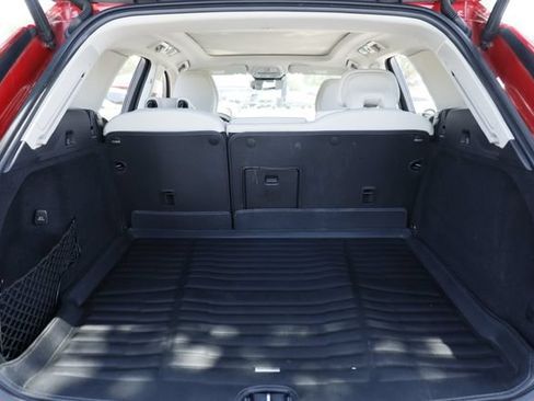 Used 2022 Volvo XC60 B5 Inscription w/ Advanced Package FWD image 32