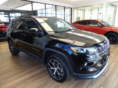 Used 2024 Jeep Compass Limited AWD/4WD image 3