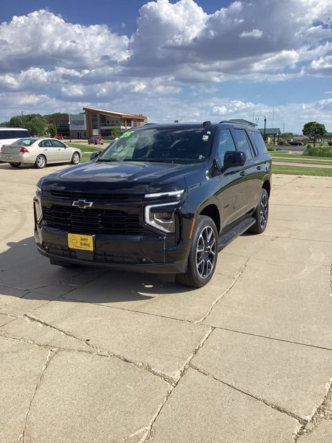 Used 2025 Chevrolet Tahoe RST AWD/4WD image 1