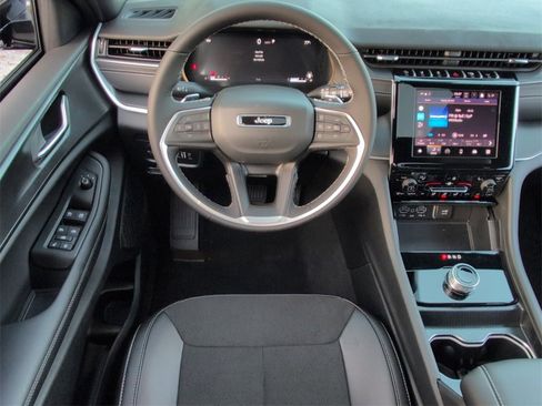 New 2025 Jeep Grand Cherokee Altitude image 6