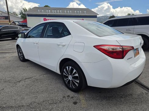 Used 2018 Toyota Corolla LE FWD image 3