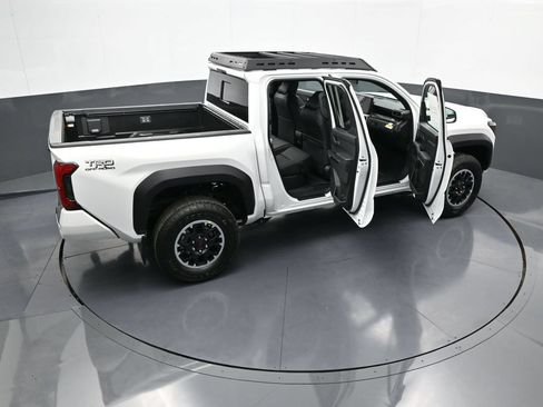 Certified 2024 Toyota Tacoma TRD Off-Road w/ TRD Off Road Premium Package AWD/4WD image 43