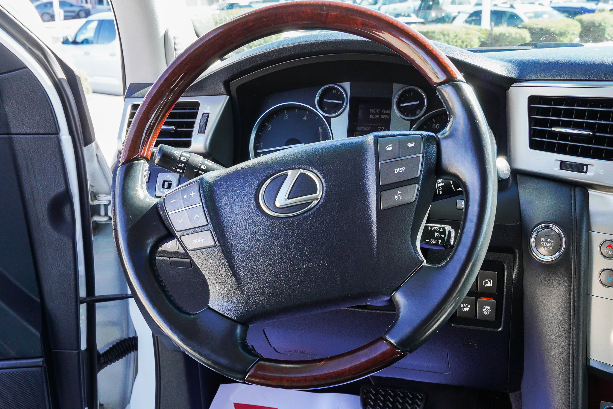 Used 2015 Lexus LX 570 4WD w/ Luxury Package image 42