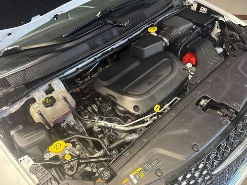 Used 2023 Chrysler Pacifica Touring-L FWD image 83