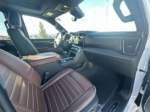 Used 2024 GMC Sierra 1500 Denali Ultimate image 30