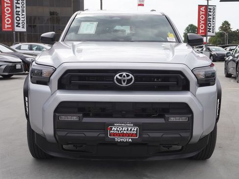 Certified 2025 Toyota 4Runner SR5 AWD/4WD image 3