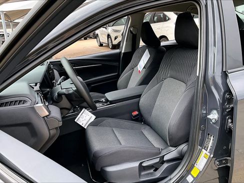 Used 2025 Toyota Camry LE image 7