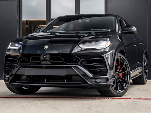 Used 2022 Lamborghini Urus AWD/4WD image 1