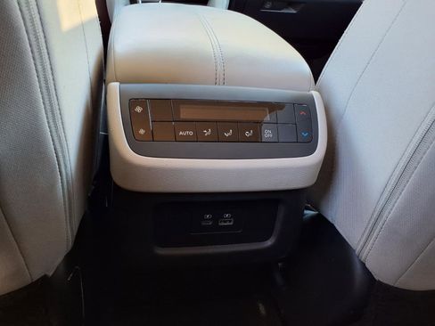 Used 2024 Nissan Pathfinder SV image 24