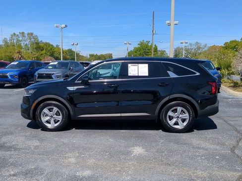 Used 2023 Kia Sorento LX FWD image 9