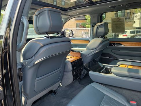 Certified 2024 Jeep Grand Wagoneer Series III w/ HD Trailer Tow Package AWD/4WD image 12