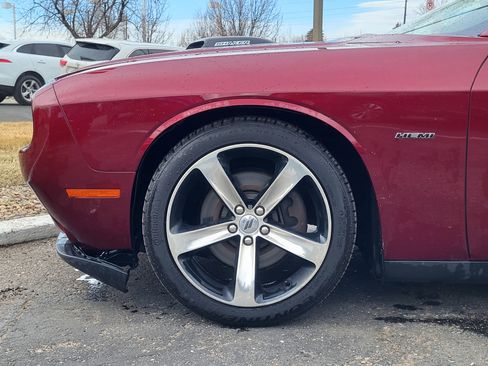 Used 2017 Dodge Challenger R/T image 9