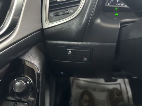 Used 2017 MAZDA MAZDA3 Touring image 39