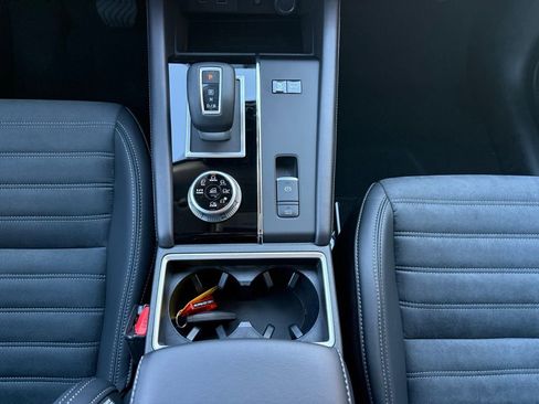 New 2025 Mitsubishi Outlander SE image 17