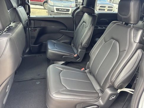 New 2026 Chrysler Pacifica Select image 15