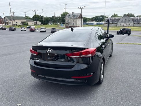 Used 2017 Hyundai Elantra SE FWD image 2