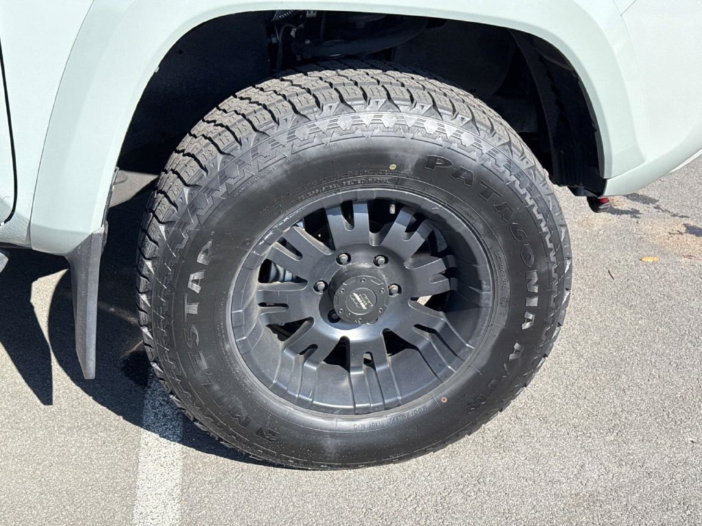 Used 2022 Toyota Tacoma TRD Sport AWD/4WD image 14